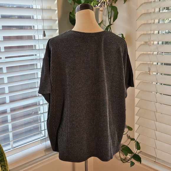 Zenana Outfitters Black and White Striped Top - Picture 12 of 15